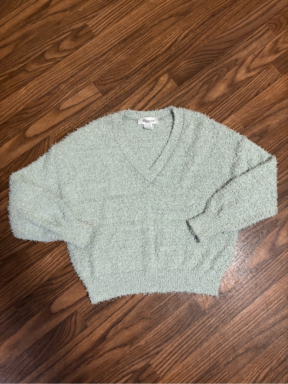 Cozy V-Neck Plush Sweater - Light Mint * Woman Size Medium.